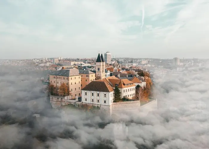 Valley Vendeghaz A Betekints-voelgyben בית נופש Veszprém